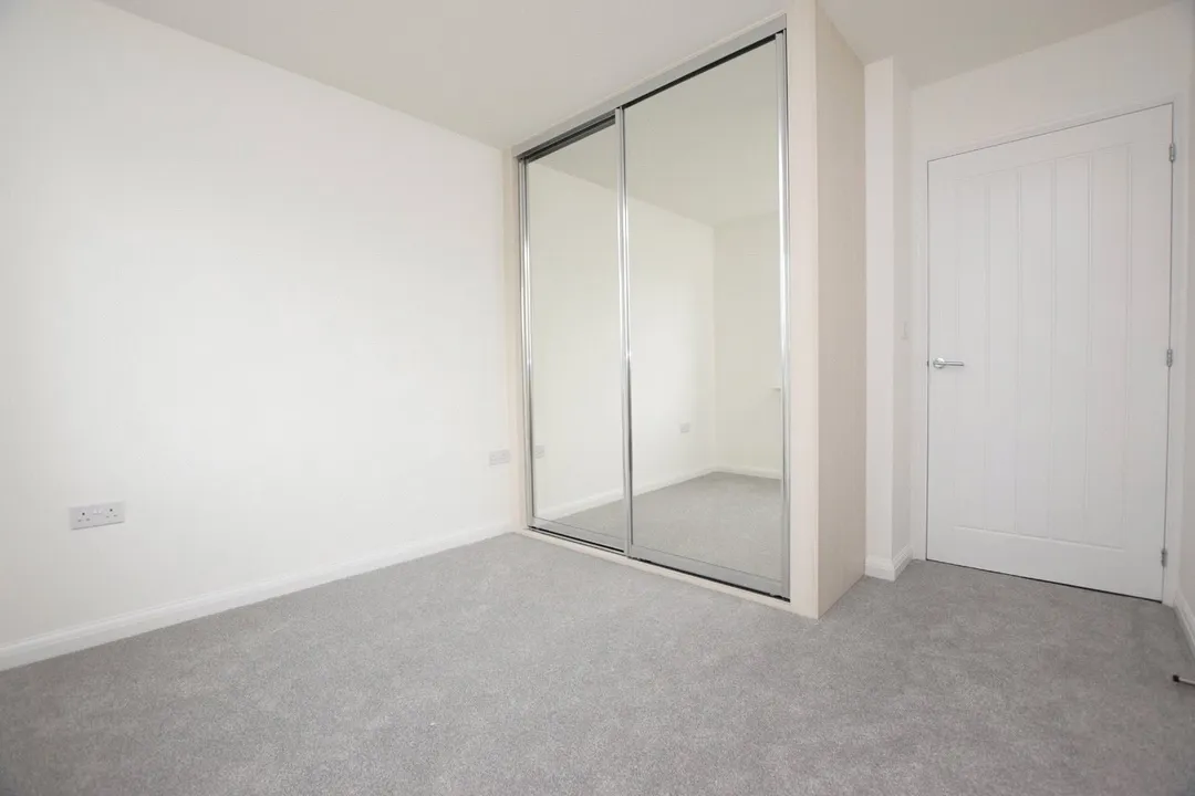https://mr0.homeflow-assets.co.uk/files/photo/image/48476/8760/_x_/OCL220057_09.jpg