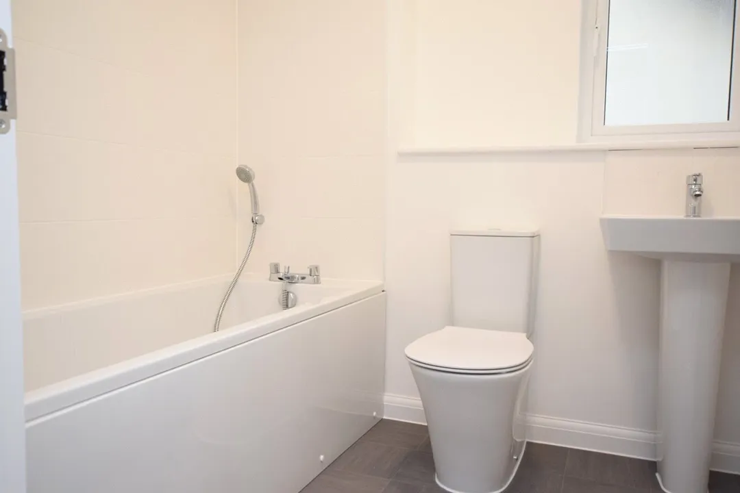 https://mr0.homeflow-assets.co.uk/files/photo/image/48476/8773/_x_/OCL220057_07.jpg