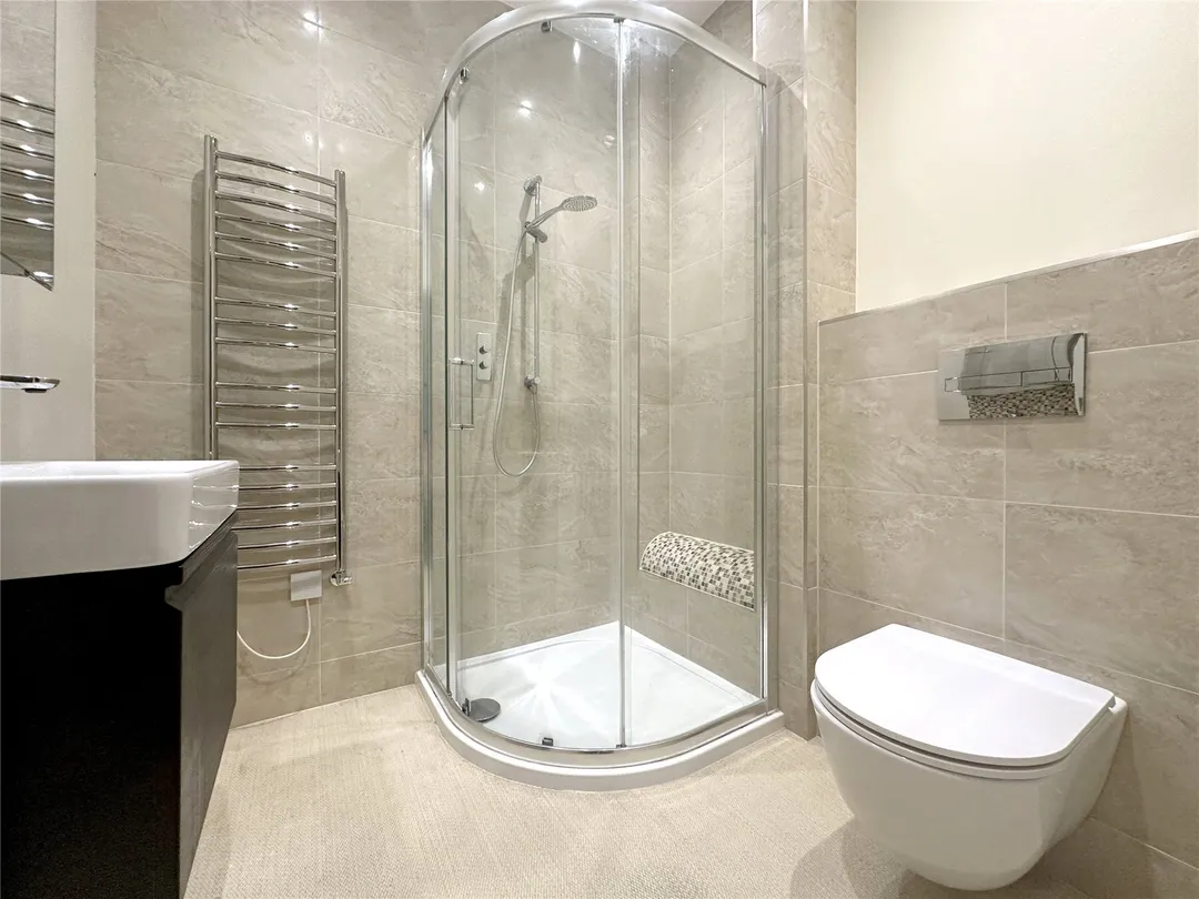https://mr0.homeflow-assets.co.uk/files/photo/image/48476/8781/_x_/OCL240063_02.jpg