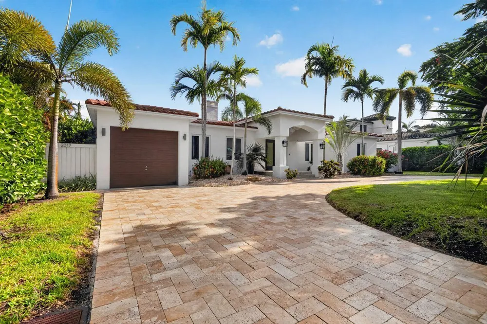 2317 NE 12th St, Fort Lauderdale, FL 33304