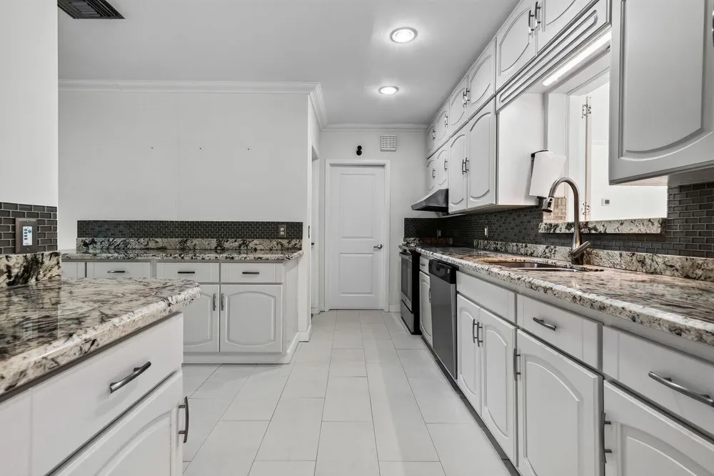 2317 NE 12th St, Fort Lauderdale, FL 33304