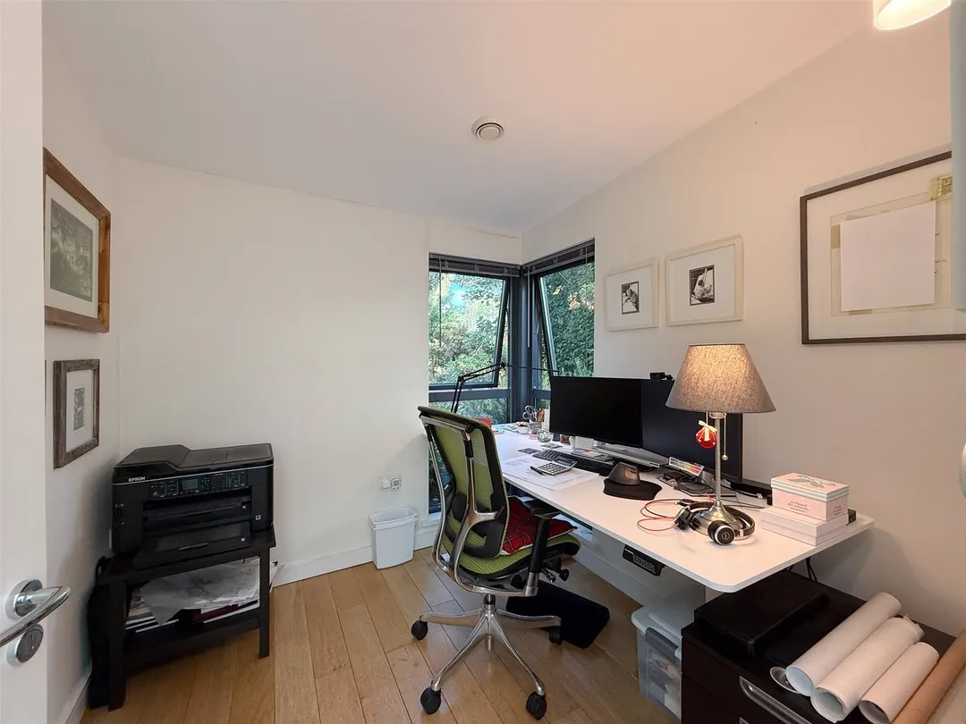 https://mr0.homeflow-assets.co.uk/files/photo/image/48477/4273/_x_/OCL180059_25.jpg