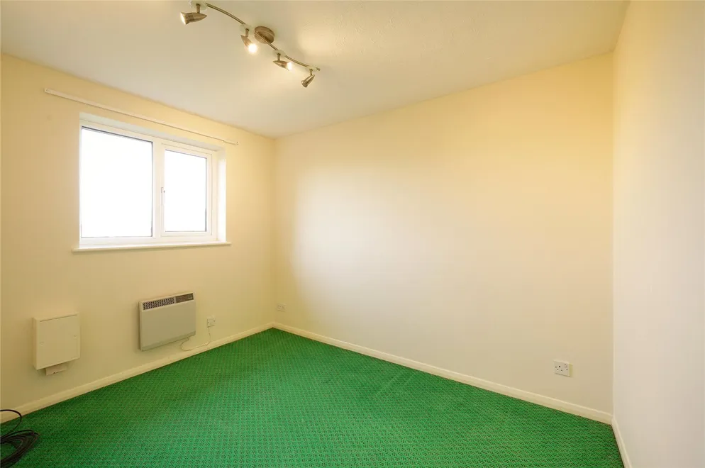 Property carousel item 6
