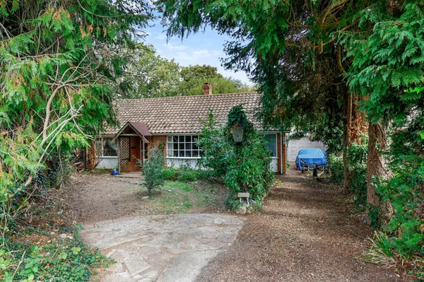 Greenfields Close, Horley, Surrey, RH6