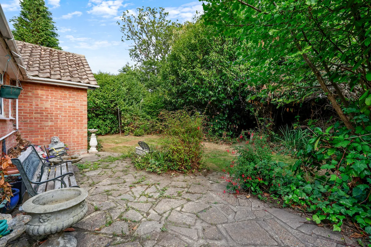 Greenfields Close, Horley, Surrey, RH6