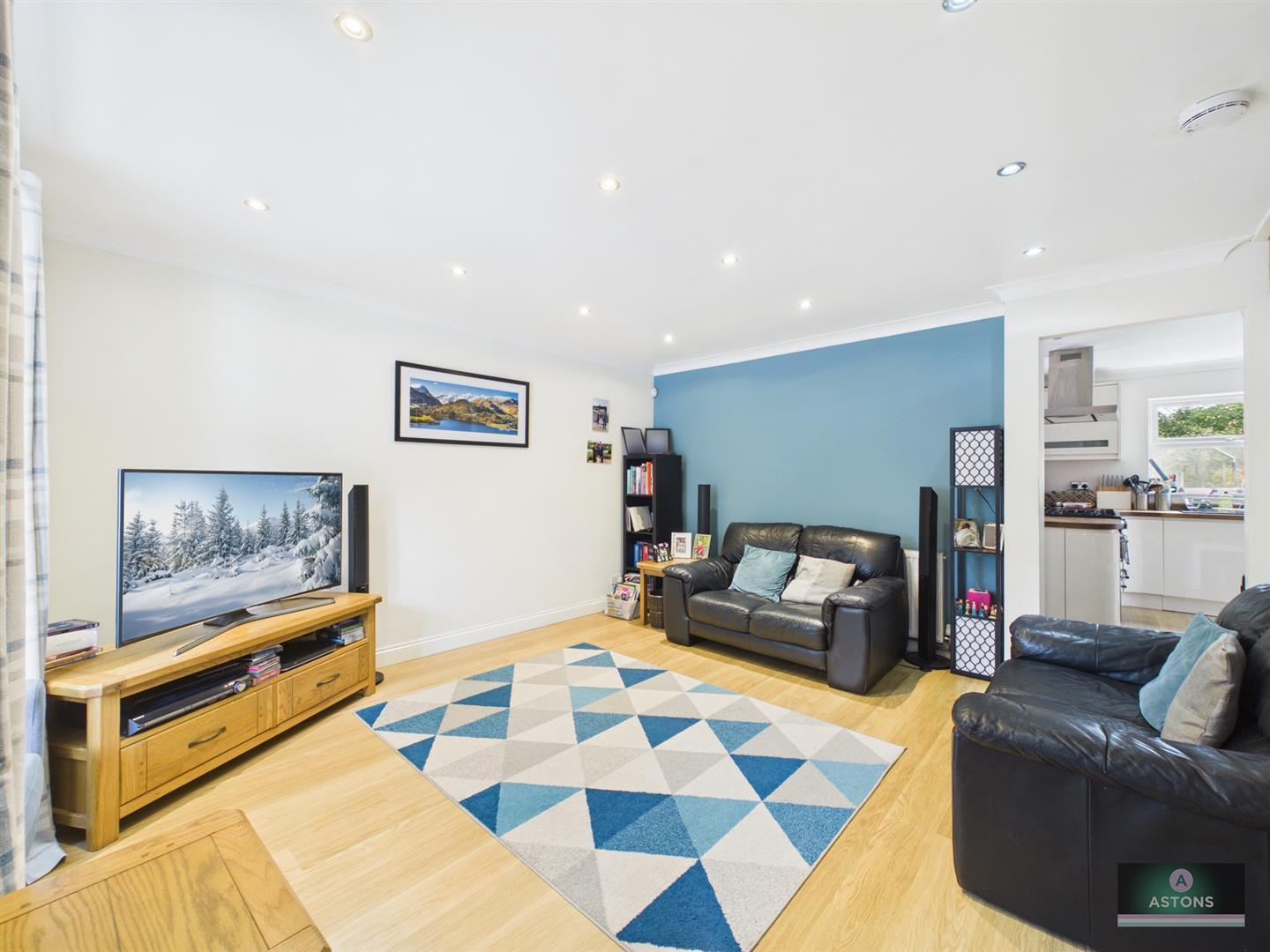 Langstone Close, Maidenbower Image 4
