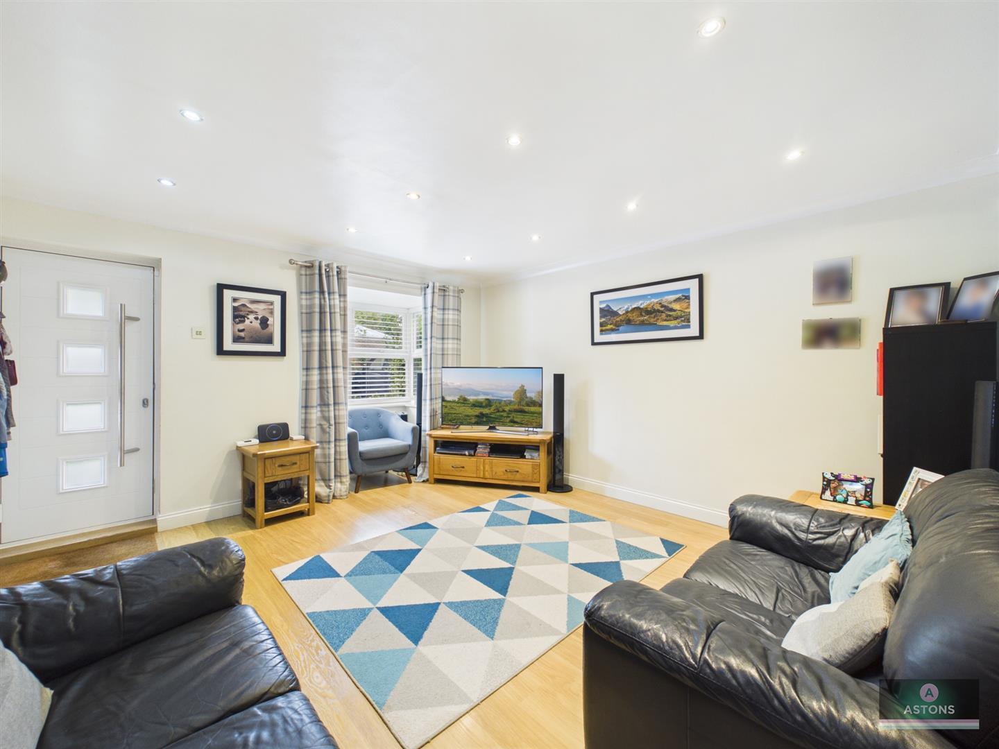 Langstone Close, Maidenbower Image 6