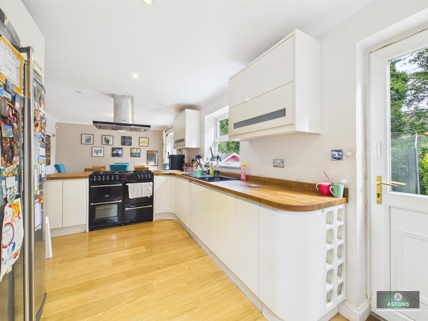 Langstone Close, Maidenbower Image 7