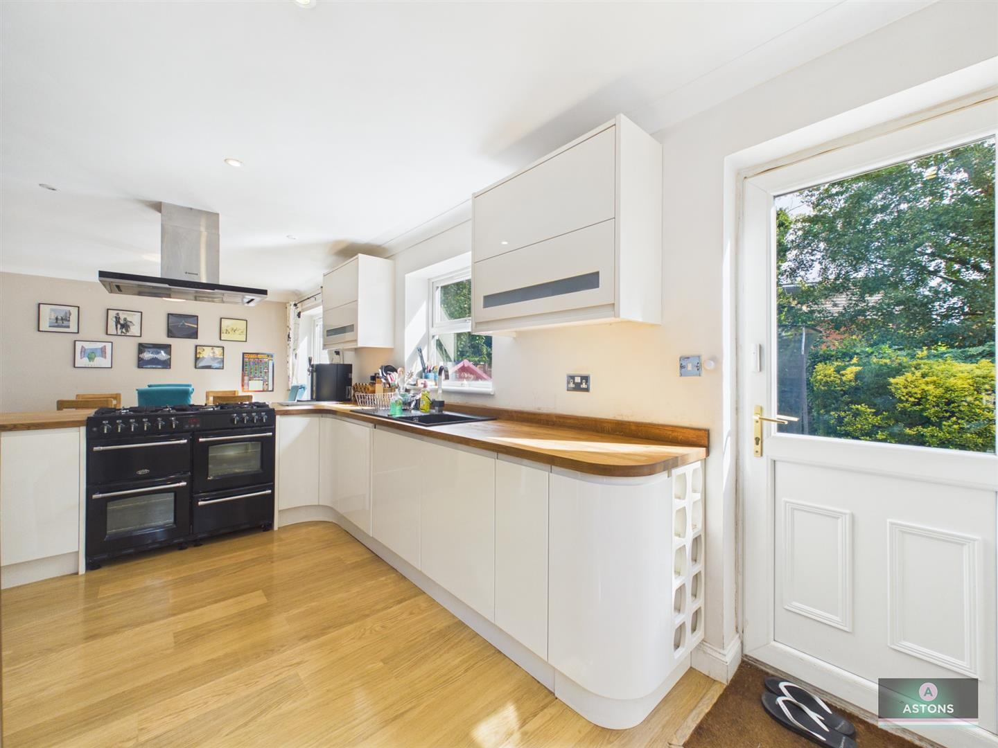 Langstone Close, Maidenbower Image 9