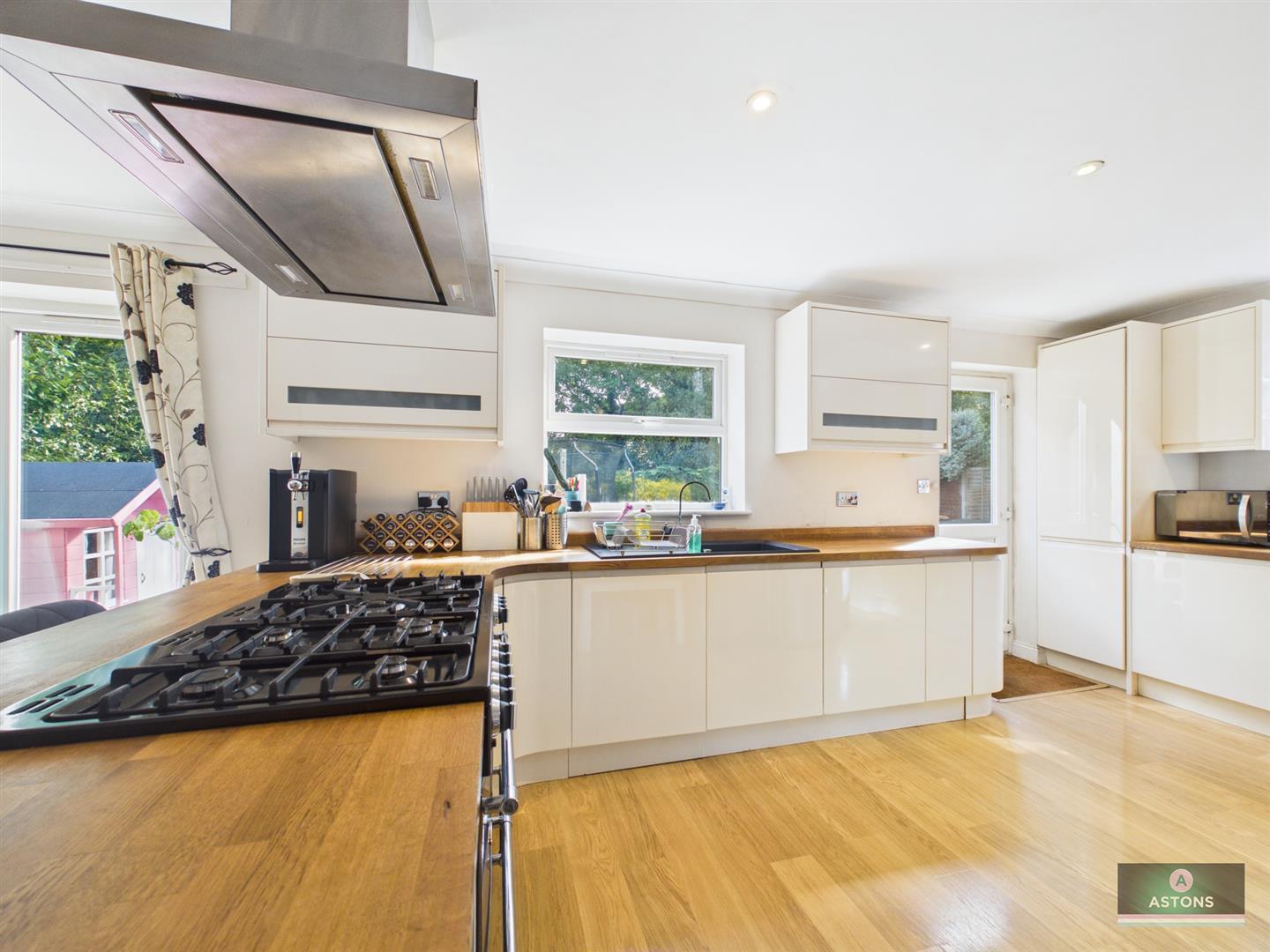 Langstone Close, Maidenbower Image 10