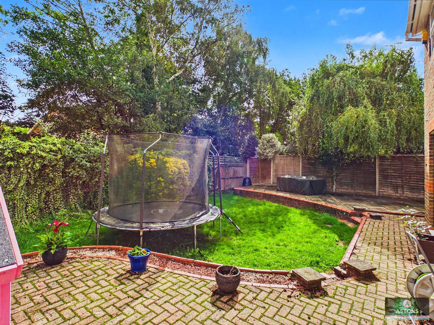 Langstone Close, Maidenbower Image 19