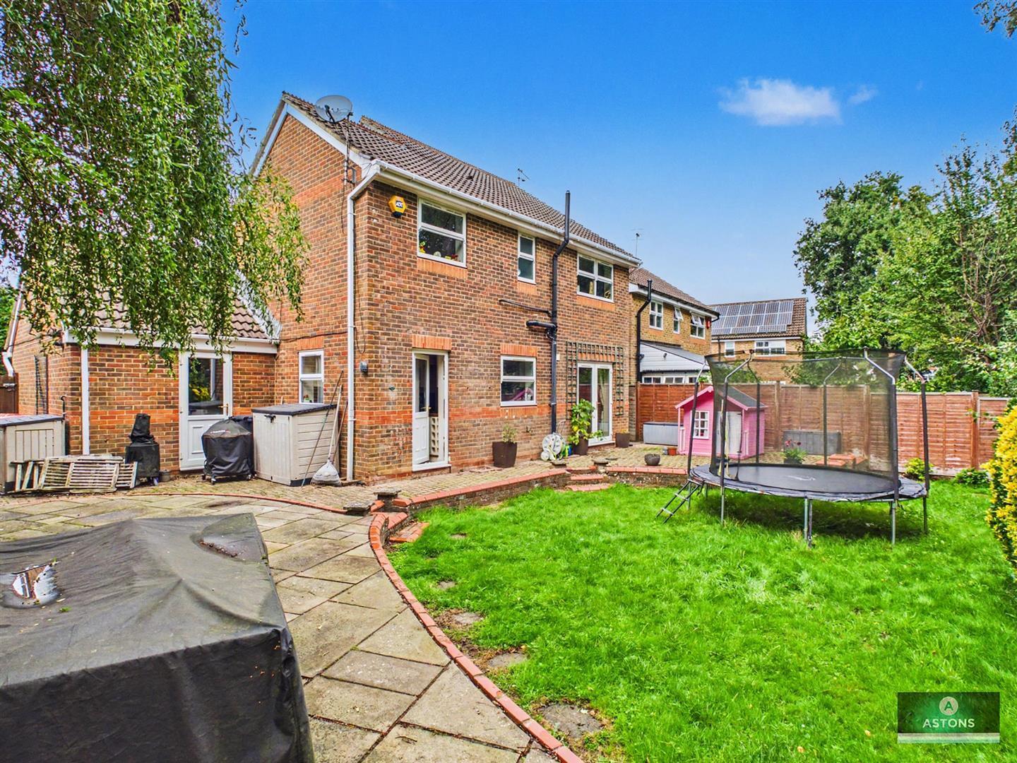 Langstone Close, Maidenbower Image 21