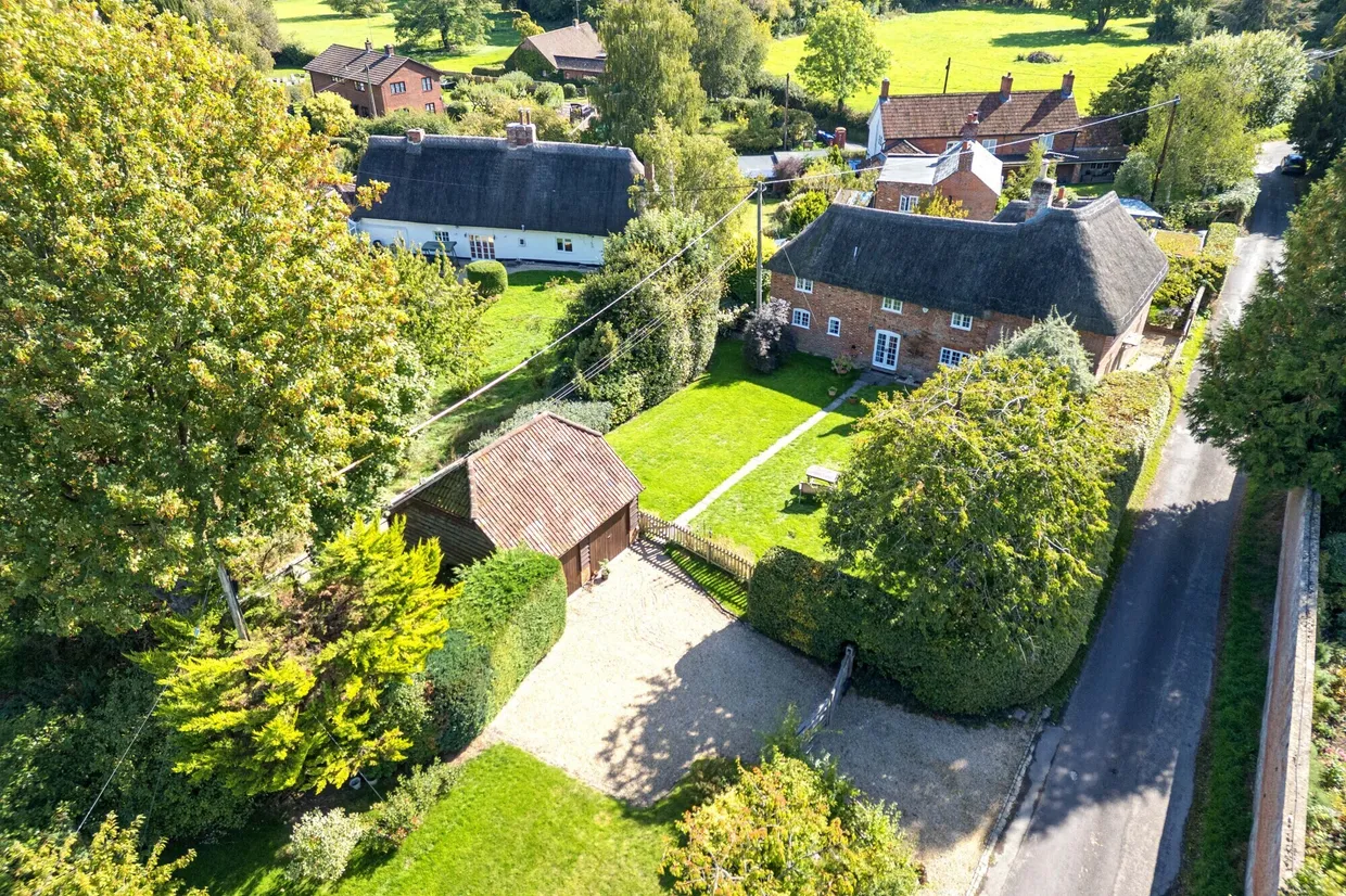 Etchilhampton, Devizes, SN10 photo 9
