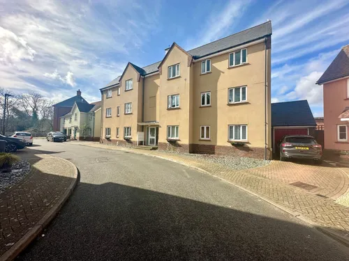 Peter Taylor Avenue, BRAINTREEphoto