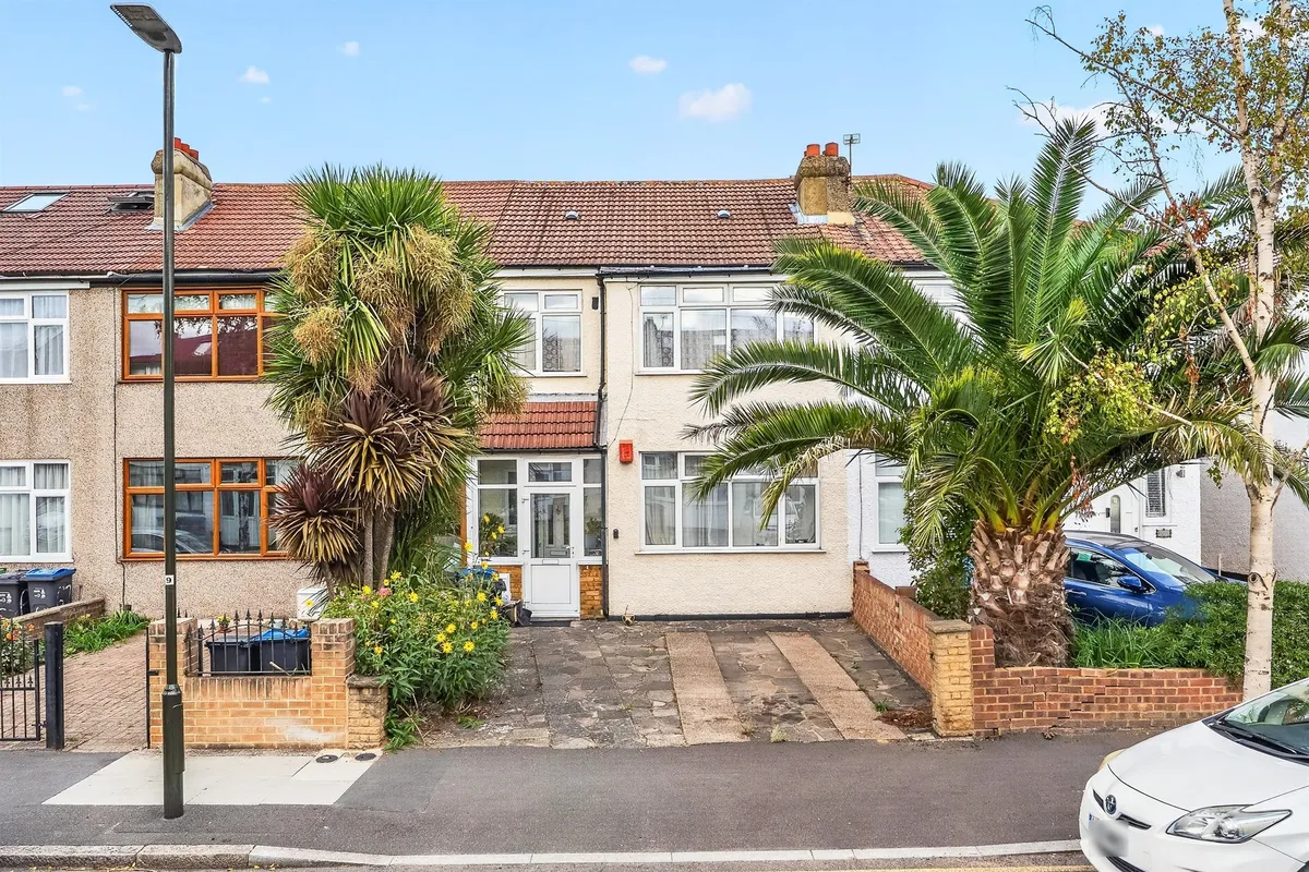 Hazelwood Avenue, Morden