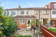 Hazelwood Avenue, Morden