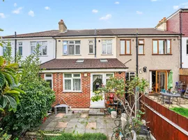 Hazelwood Avenue, Morden thumb 2