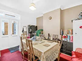 Hazelwood Avenue, Morden thumb 3