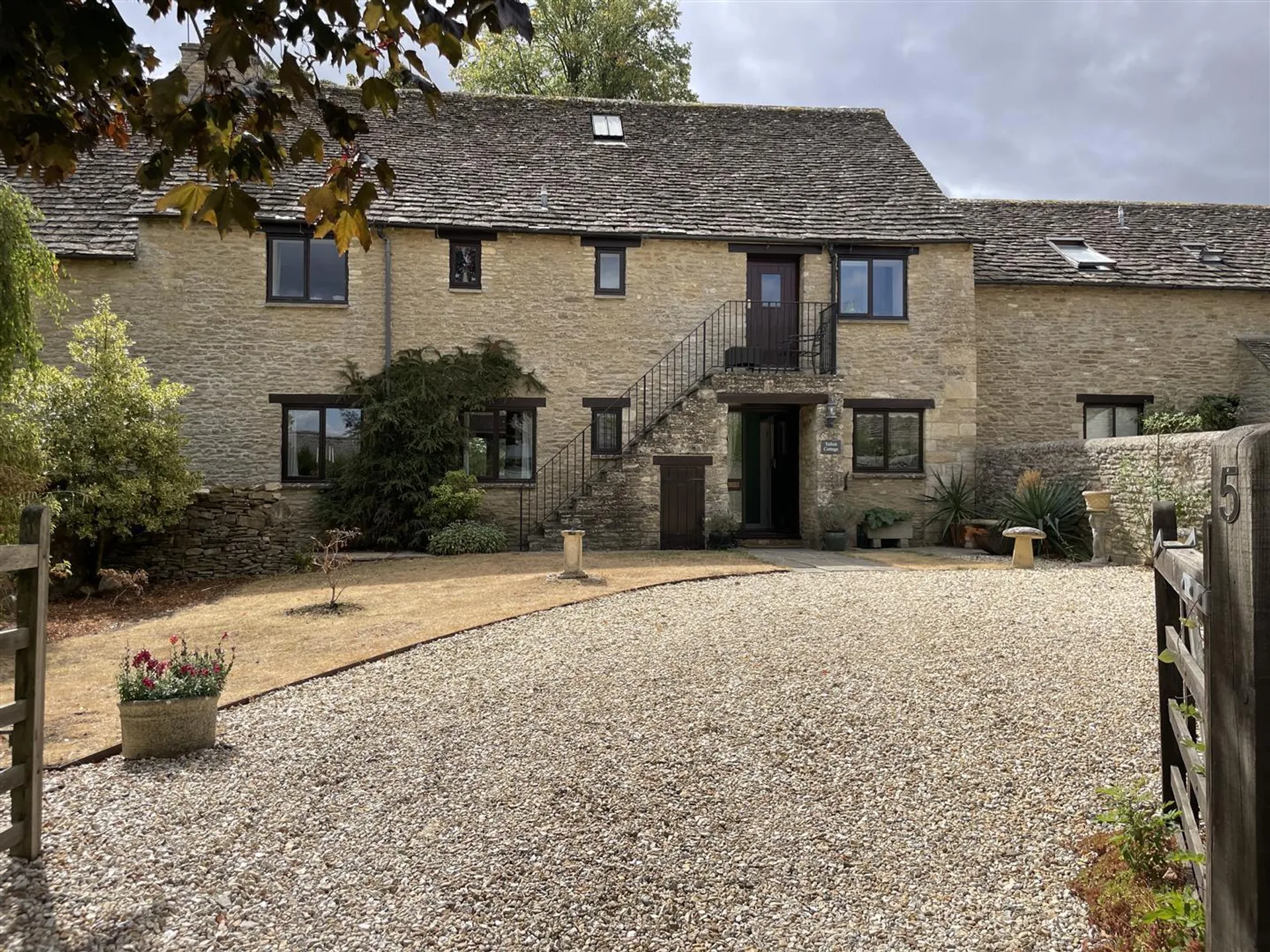 Property photo top 0