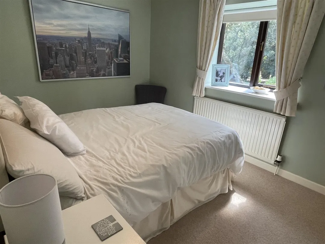 https://mr0.homeflow-assets.co.uk/files/photo/image/48485/0570/_x_/6AspDCaly0GtK_Z8xswmow.jpg