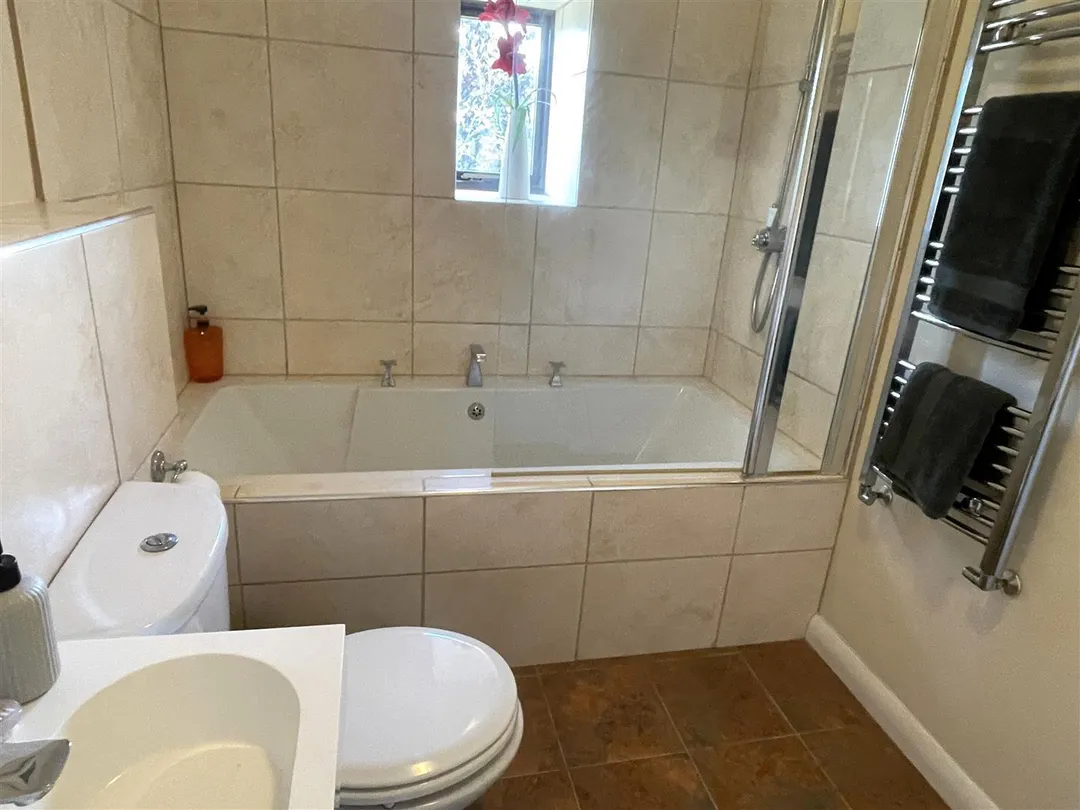 https://mr0.homeflow-assets.co.uk/files/photo/image/48485/0576/_x_/ysPszYkWN0GSf4g7XaoiUQ.jpg