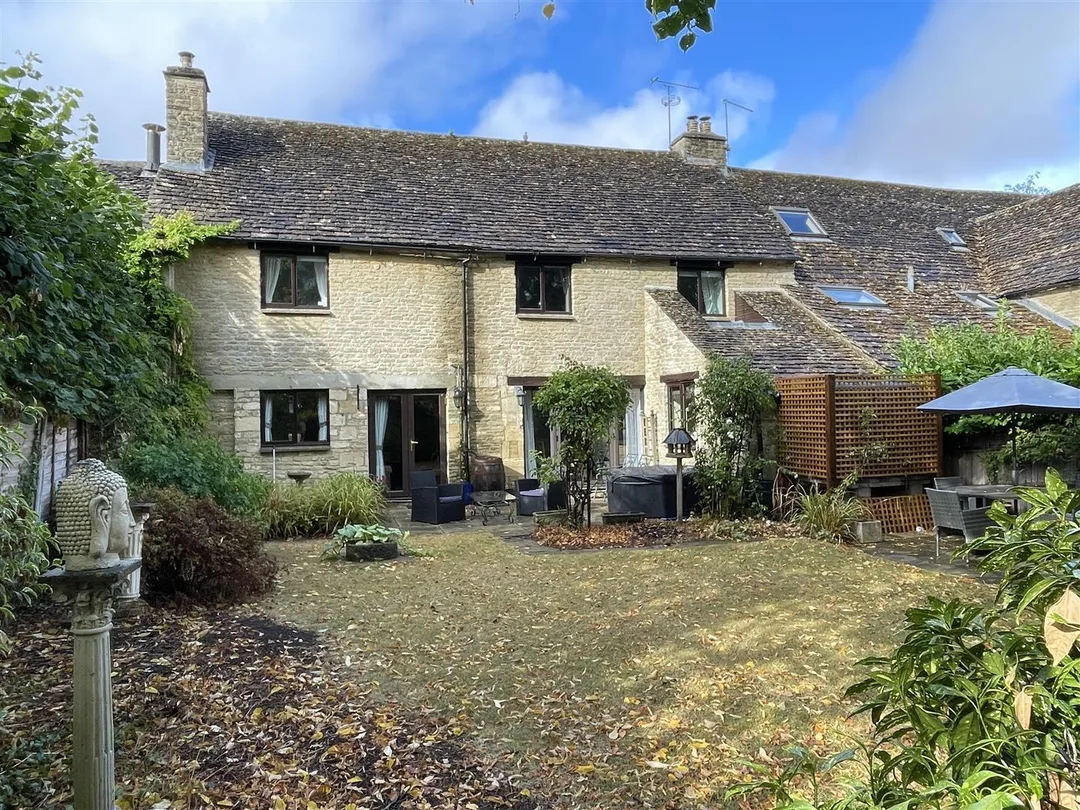 https://mr0.homeflow-assets.co.uk/files/photo/image/48485/0581/_x_/O-FEG1QW8U-u7_IwV6VW9w.jpg