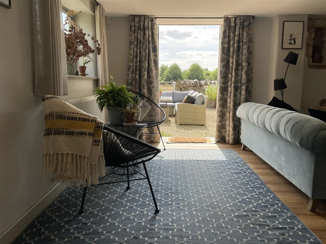 https://mr0.homeflow-assets.co.uk/files/photo/image/48485/2474/_x_/z5LyibW6ukaUDImGvJ7q7Q.jpg