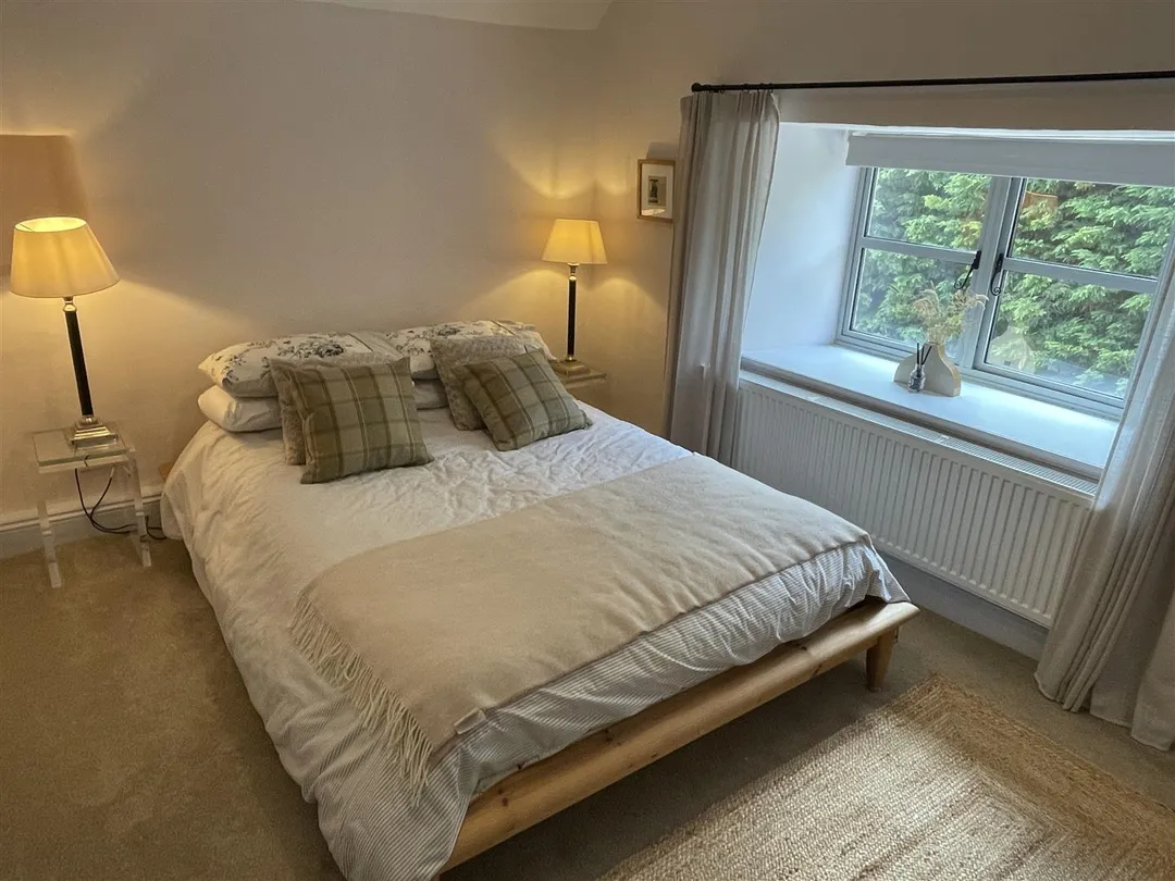 https://mr0.homeflow-assets.co.uk/files/photo/image/48485/2482/_x_/p34E-RwcUki6BA7xQYBbjA.jpg