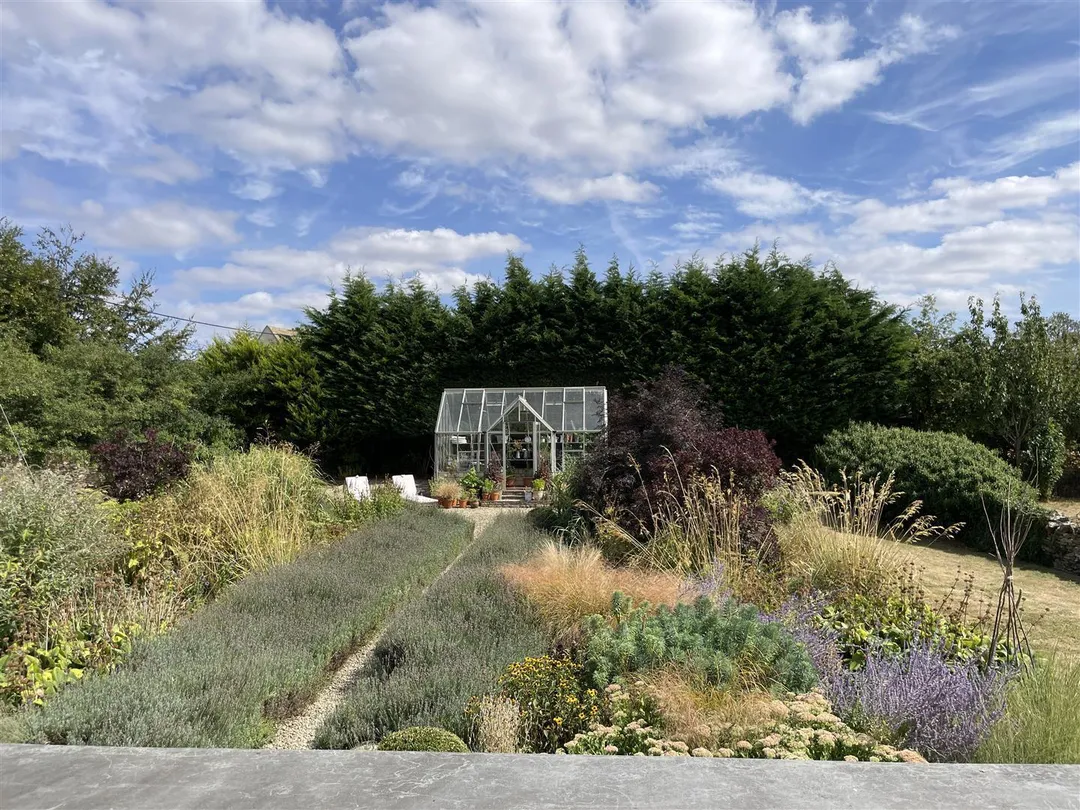 https://mr0.homeflow-assets.co.uk/files/photo/image/48485/2489/_x_/rRCrEj_Xl0Wrrz60f873pg.jpg