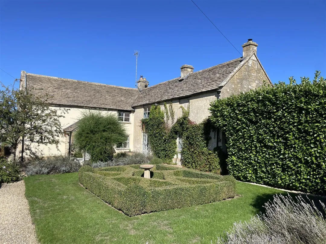 https://mr0.homeflow-assets.co.uk/files/photo/image/48485/2490/_x_/pRg-iIKz7E-Ibaja71OIbg.jpg