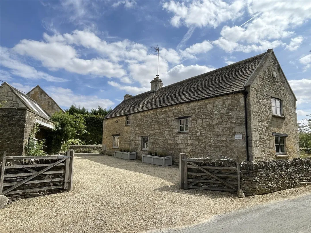 https://mr0.homeflow-assets.co.uk/files/photo/image/48485/2495/_x_/j-DGMyT5R0mZVU2lRhlx9g.jpg