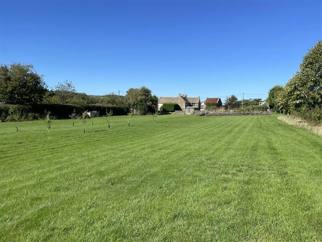 https://mr0.homeflow-assets.co.uk/files/photo/image/48485/2499/_x_/haOwxm-yBEire6a0Ue4mtw.jpg