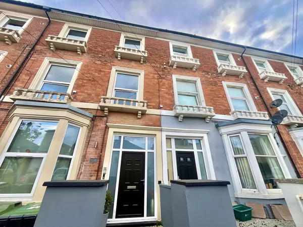 SPACIOUS GROUND FLOOR APARTMENT