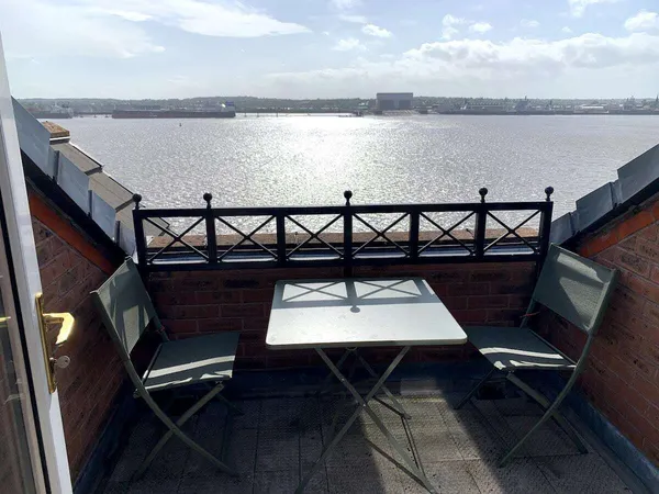 South Ferry Quay, L3
