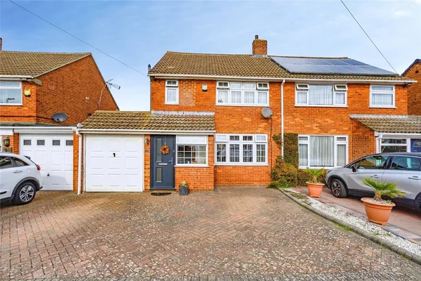 Buckwood Avenue, Dunstable, Bedfordsh...