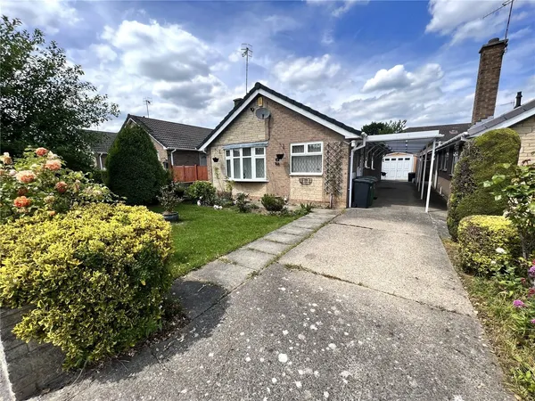 Hucklow Avenue, Inkersall, Chesterfie...