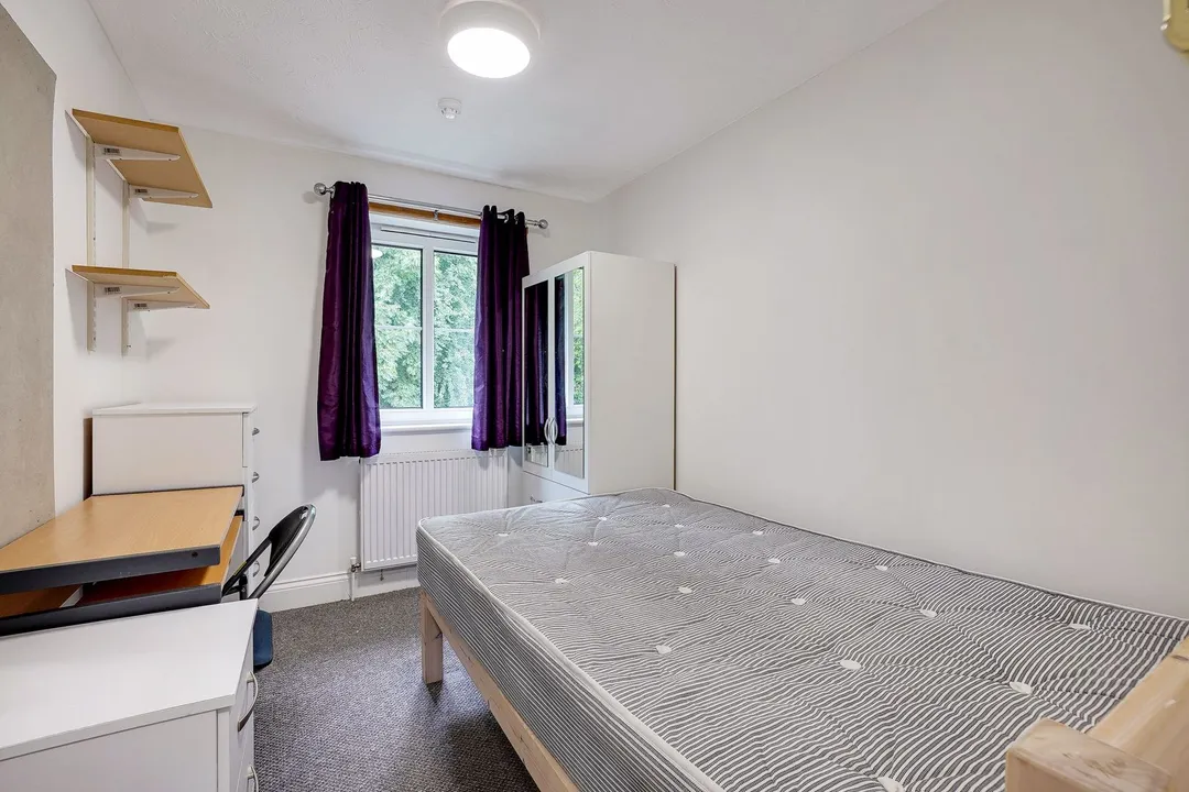 https://mr0.homeflow-assets.co.uk/files/photo/image/48494/5110/_x_/0e51b5cc7e8f1c466a3a1ce4db80f2dd.jpg