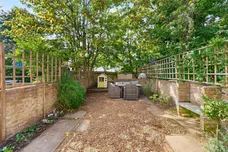 Limpsfield Avenue, London