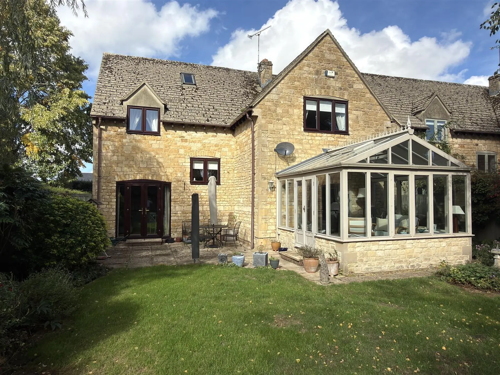 Property photo top 0