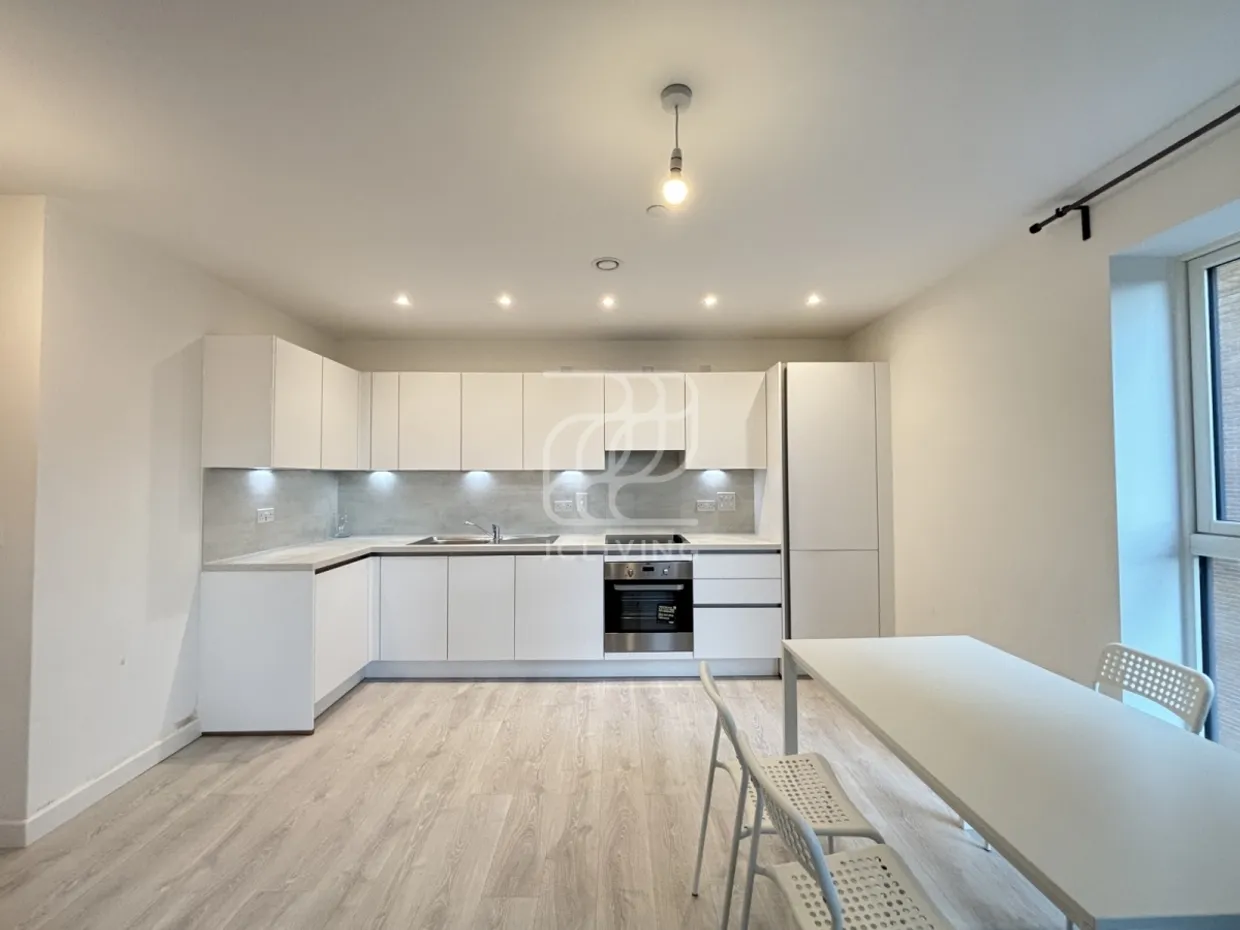 East Acton Lane London W3 photo 3