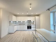East Acton Lane London W3 photo 3