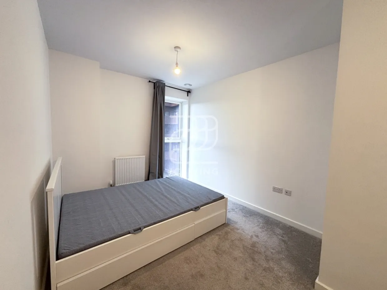 East Acton Lane London W3 photo 12