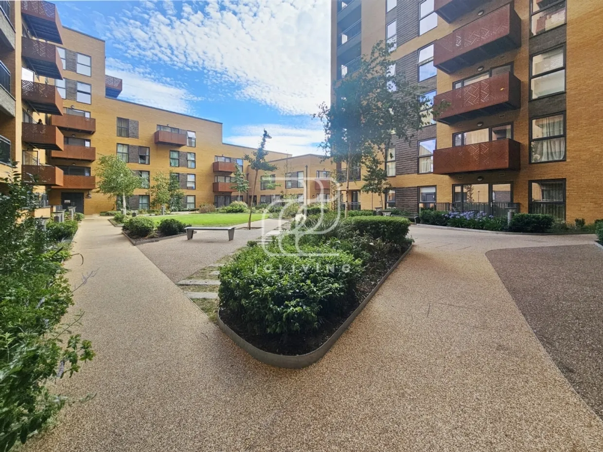 East Acton Lane London W3 photo 16