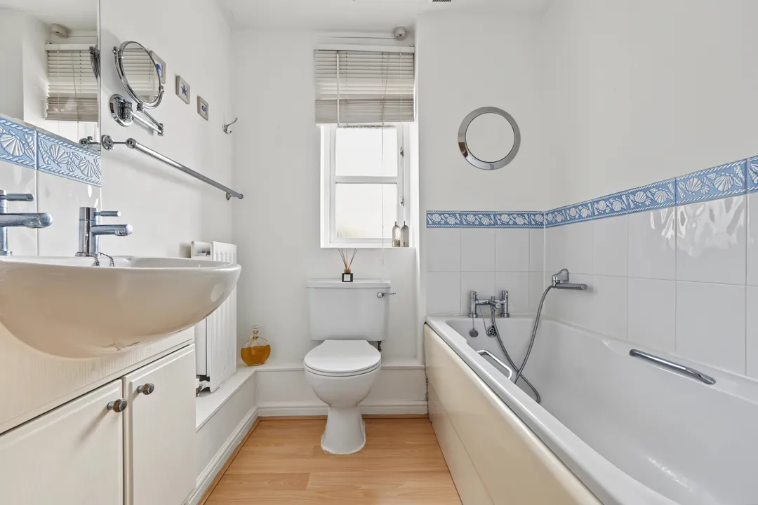 https://mr0.homeflow-assets.co.uk/files/photo/image/48501/8325/_x_/4f9bf73f751f136e5a05682078929d3c.jpg