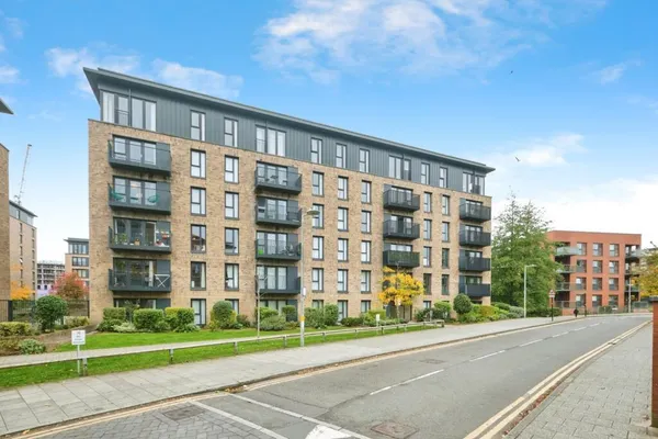 Melrose Apartments, Bell Barn Road, B...