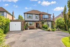 Kerves Lane, Horsham, RH13 photo 1