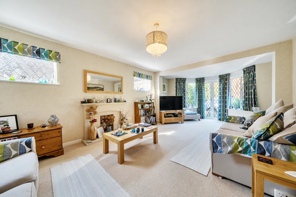 Kerves Lane, Horsham, RH13 photo 5