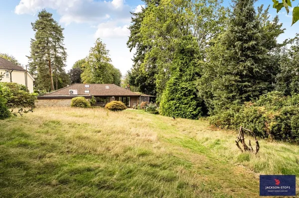 Weathercock Lane, Woburn Sands, MK17 photo 5
