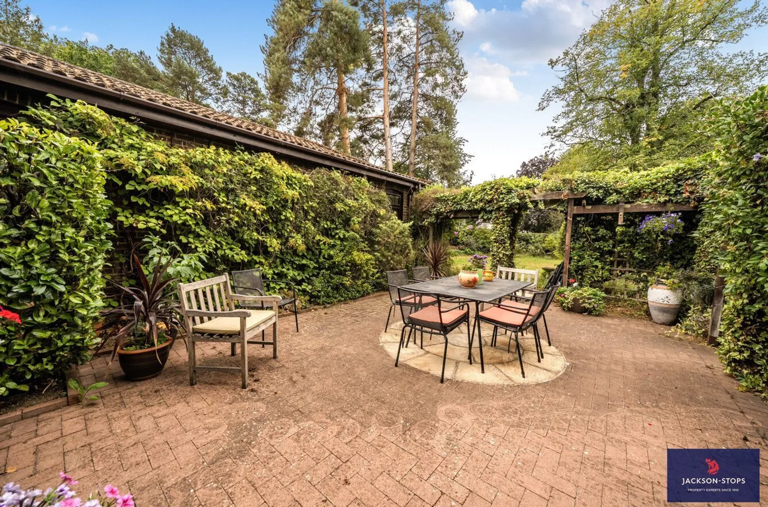 Weathercock Lane, Woburn Sands, MK17 photo 11