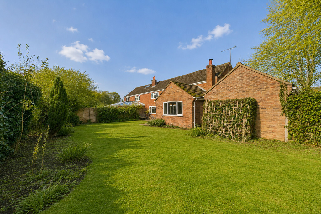 Green Road, Hales Image 2